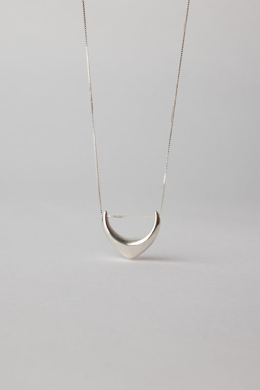 PETIT CLAW NECKLACE