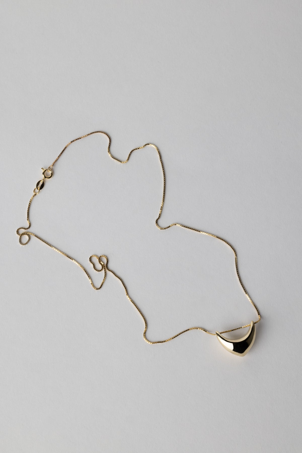 CLAW NECKLACE